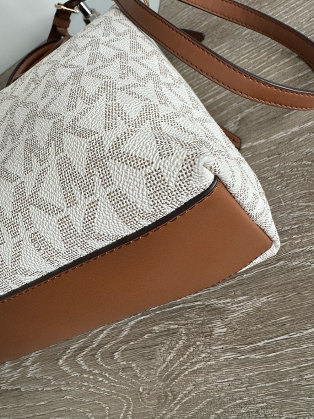 Michael Kors Austen Vanilla MK Logo Satchel with Brown Trim - Picture 15 of 16